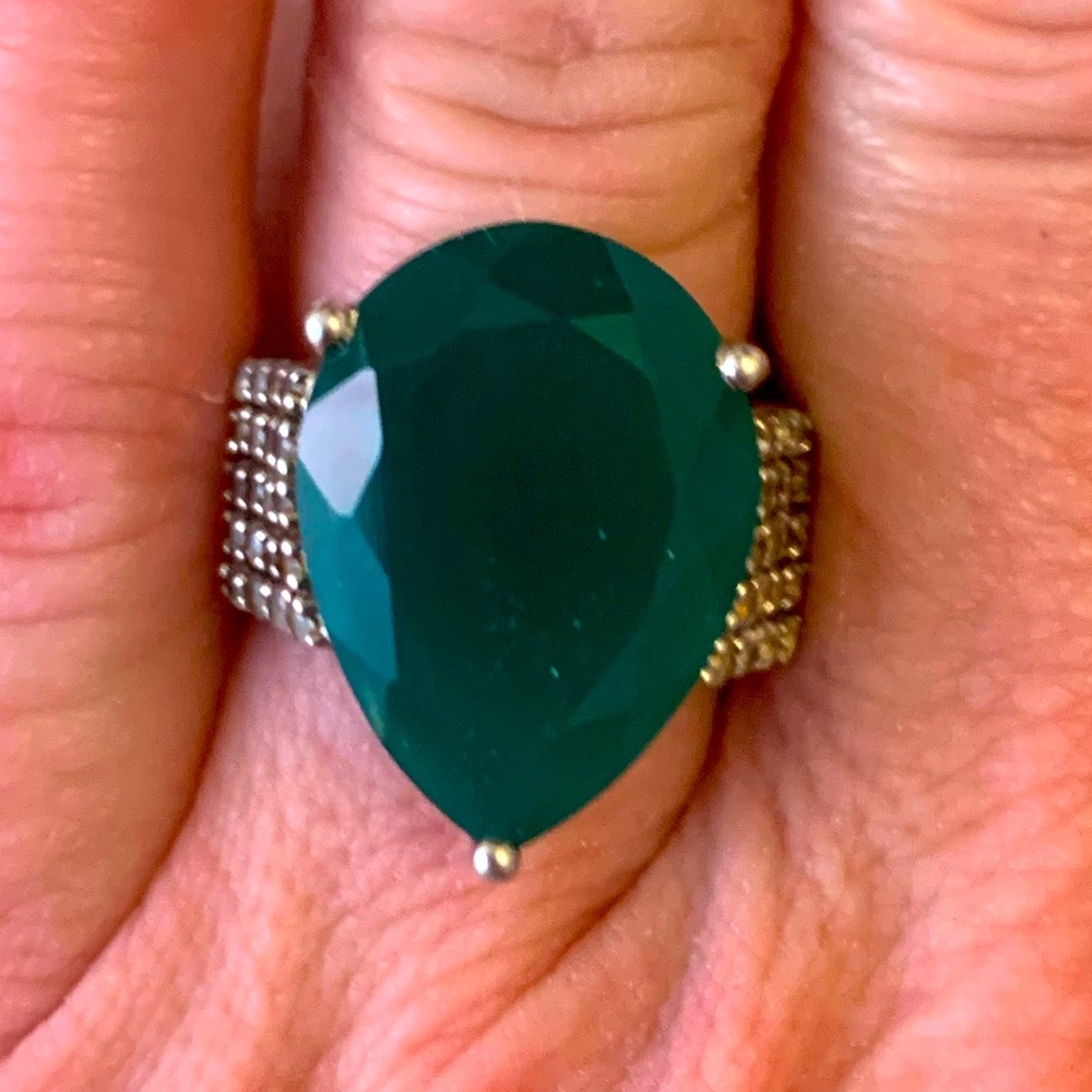 Green onyx and white topaz ring